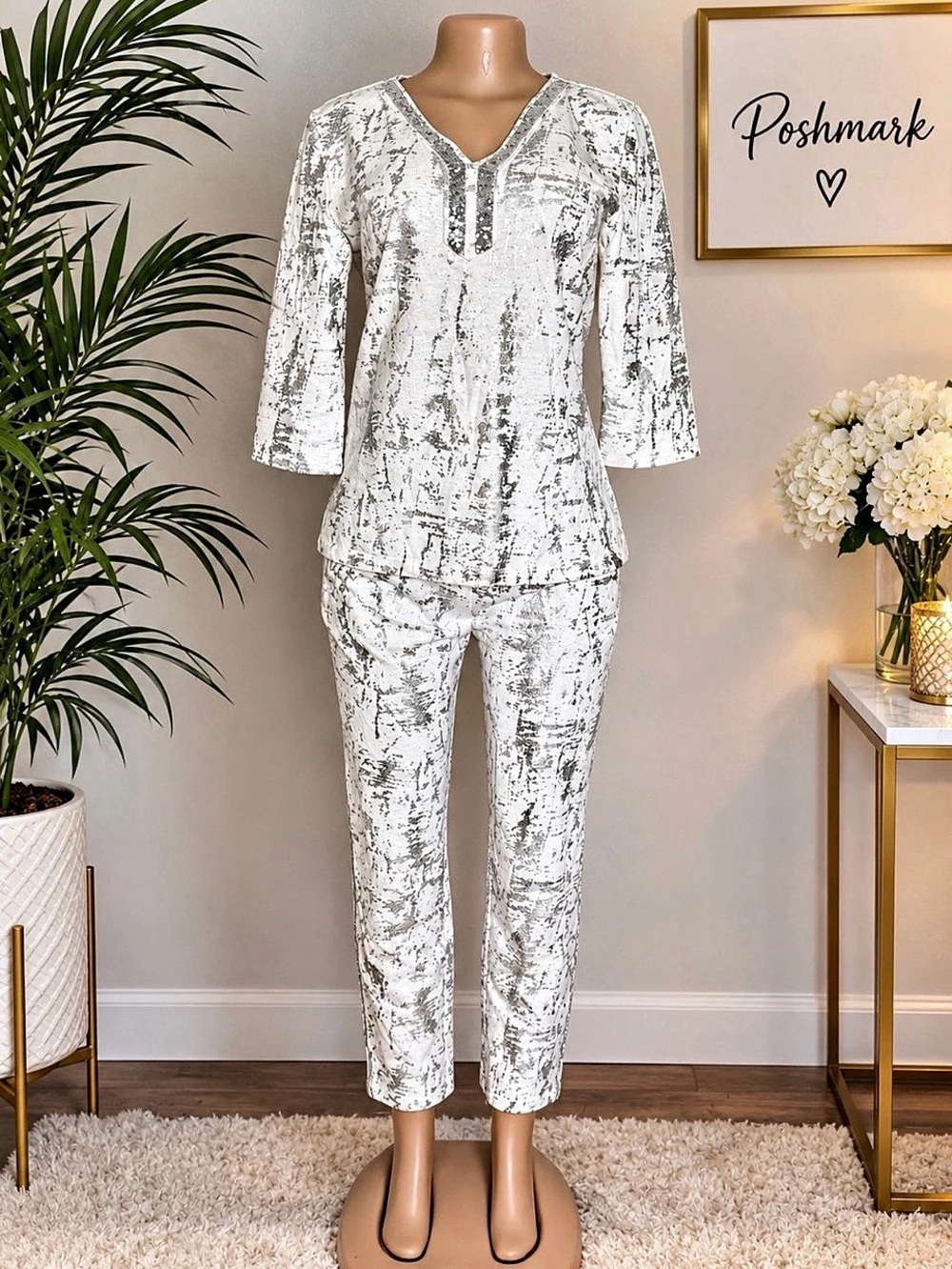 berek Abstract Print Jumpsuit in White & Gray Size Small Like New